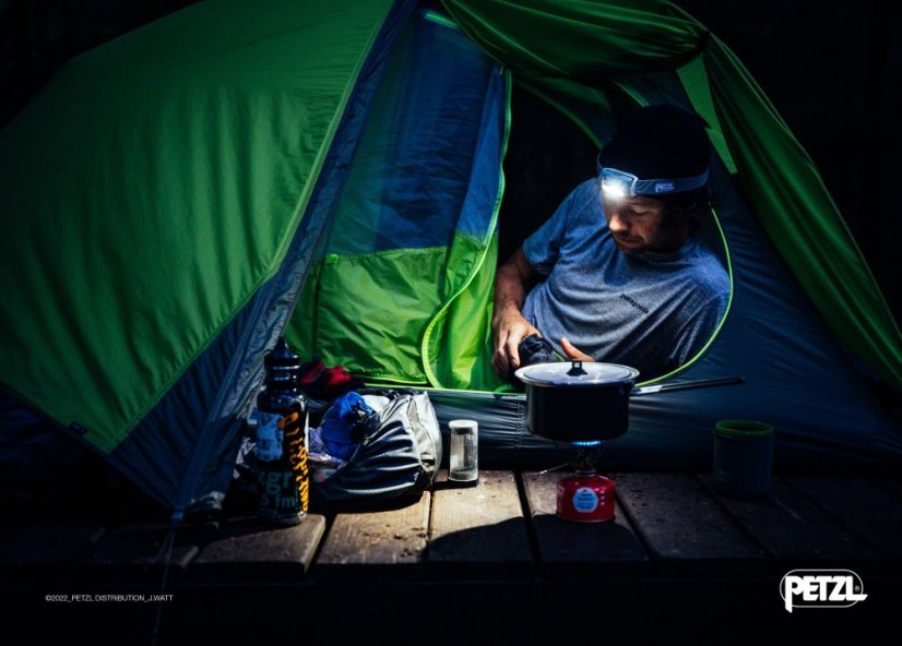Petzl TIKKINA 2022 jednoduchá turistická čelová svítilna